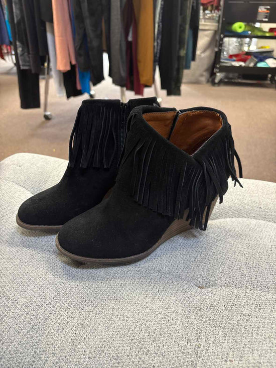 7.5 Lucky Brand Boots