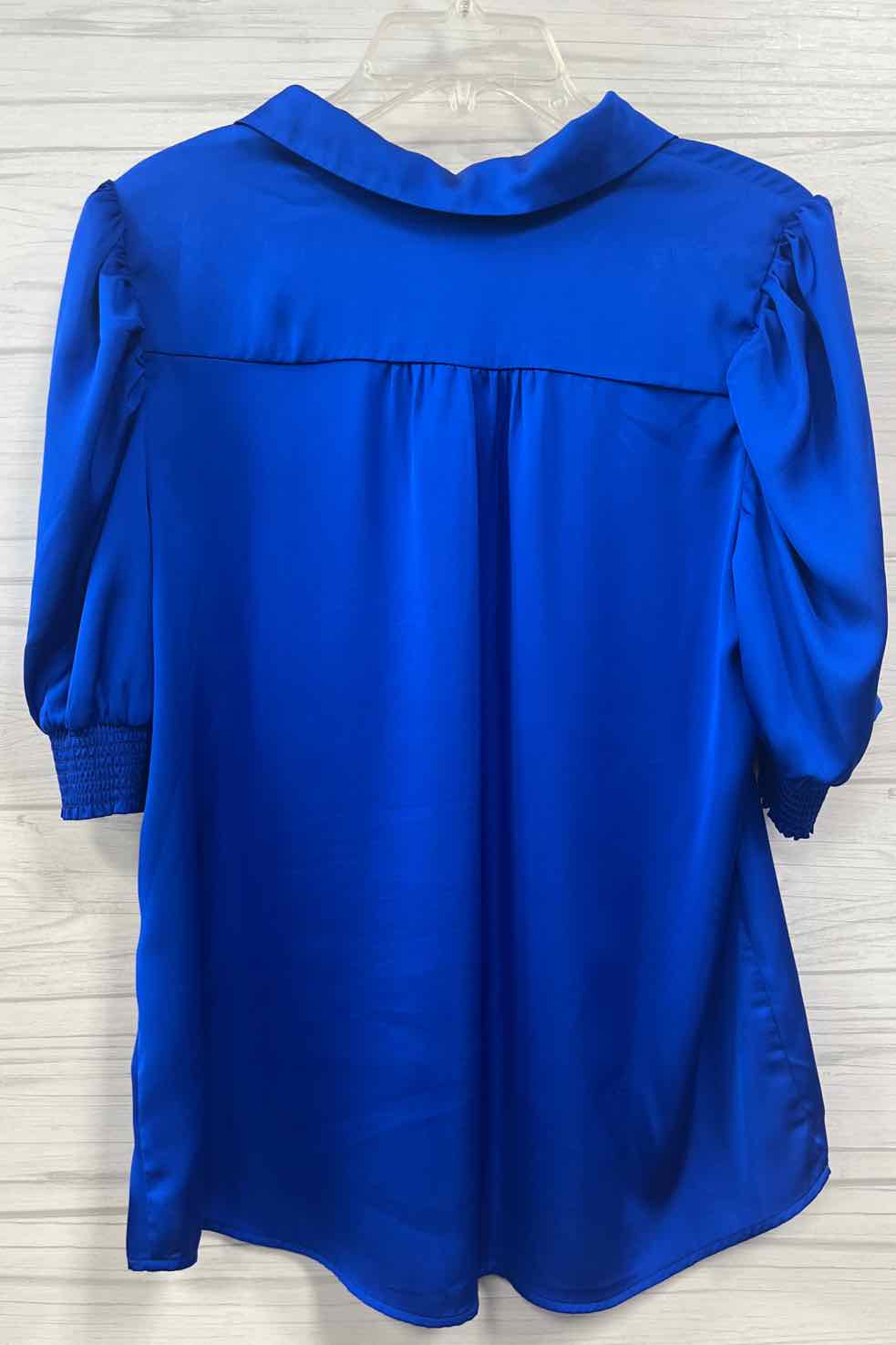 Size M SKIES ARE BLUE Shirt