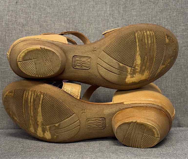 38 Miz Mooz Shoes