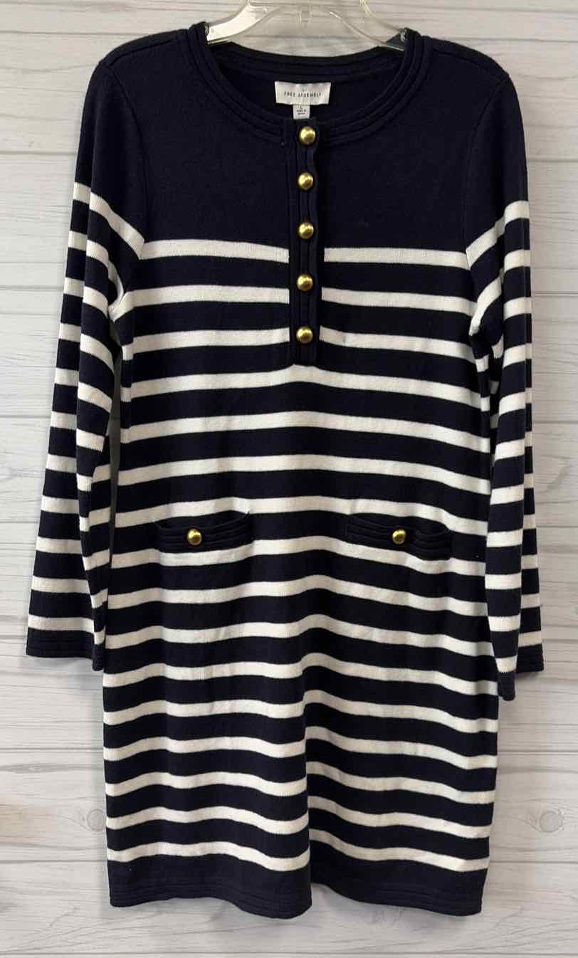 Size L Free Assembly Sweater