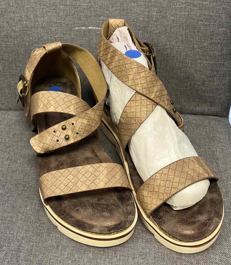 10 Pierre Dumas Sandals
