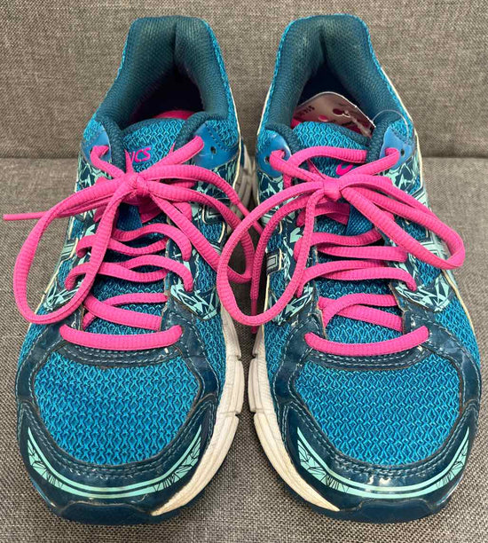 6 Asics Sneakers