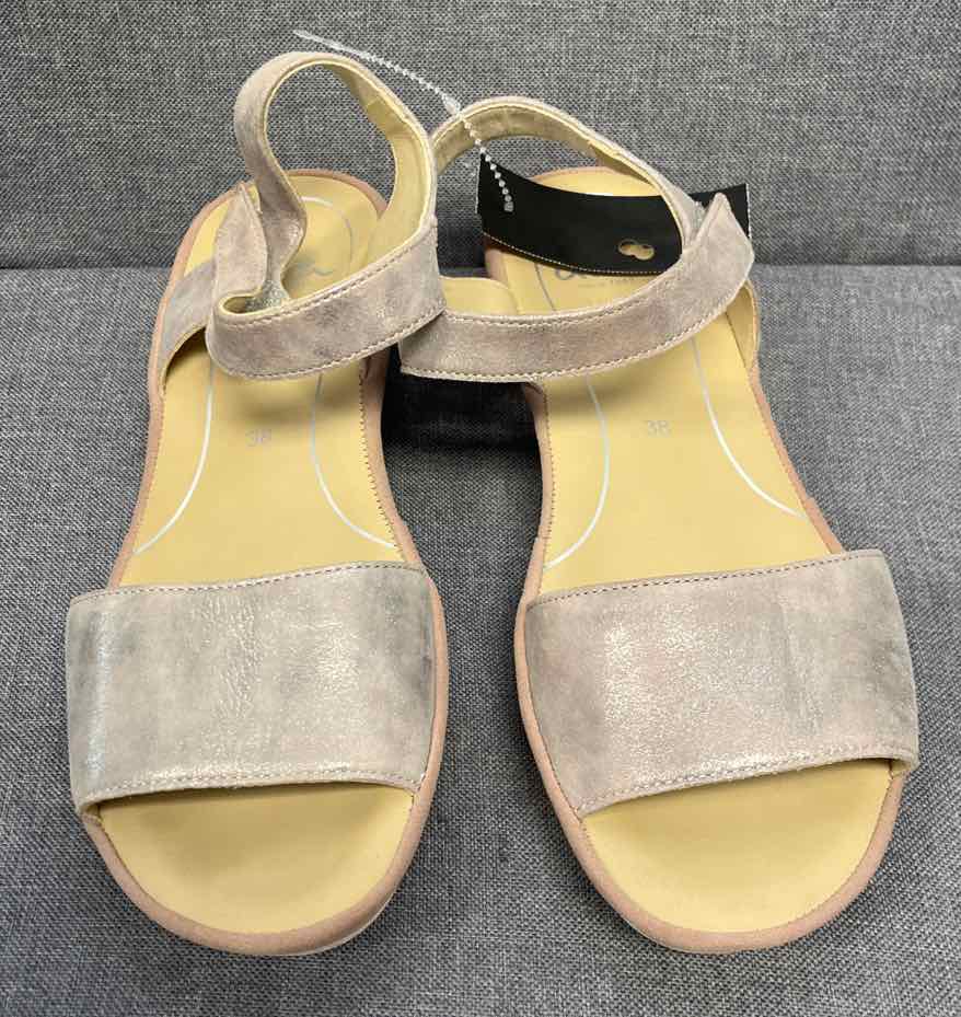 38 ara Sandals