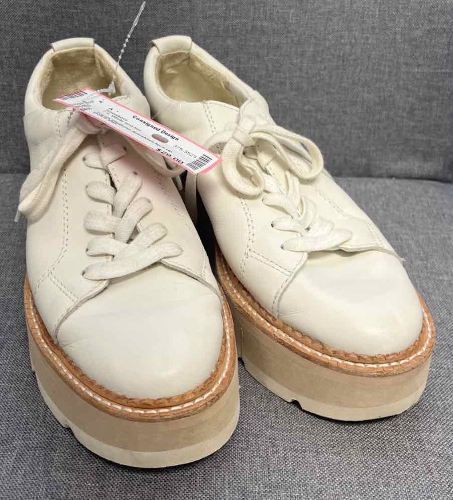 7.5 Dolce Vita Sneakers