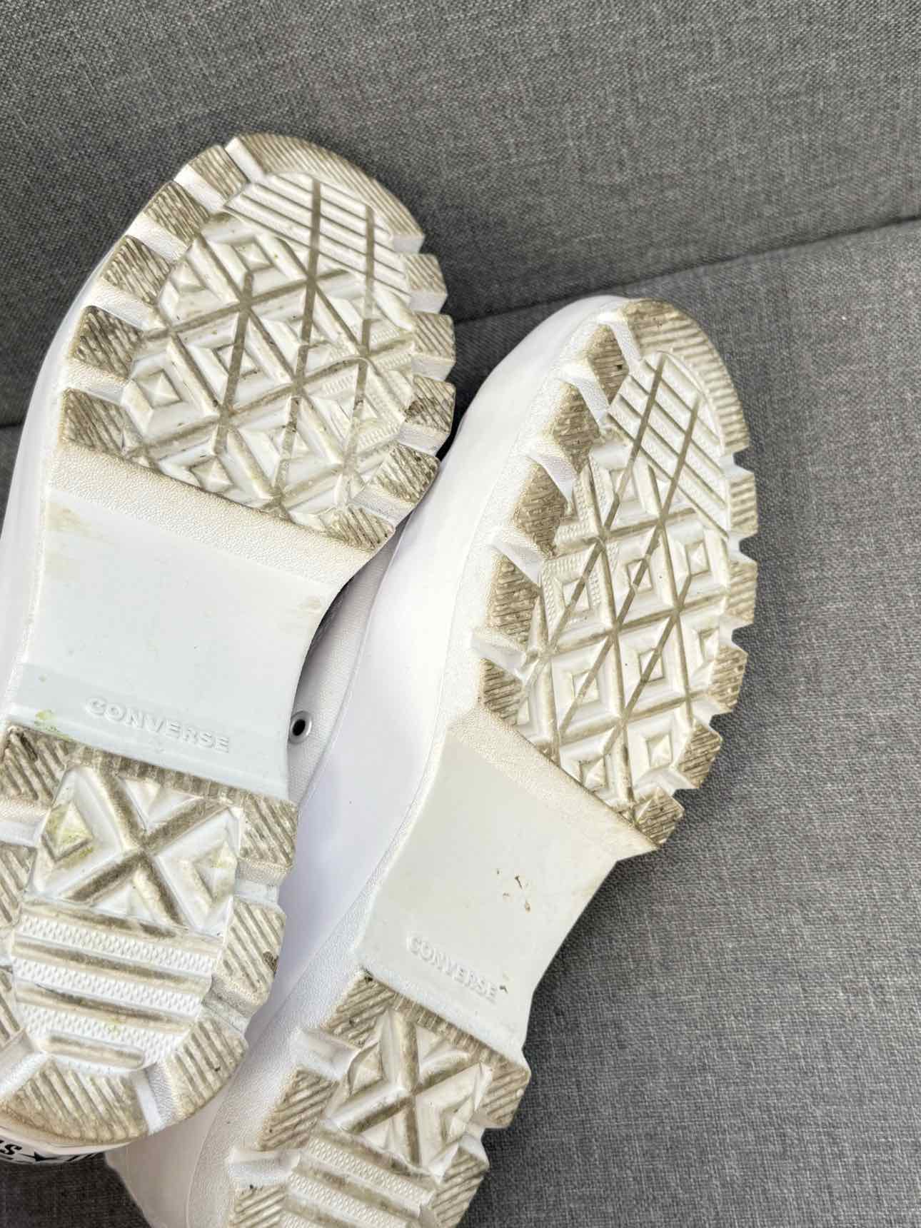 8 Converse Sneakers