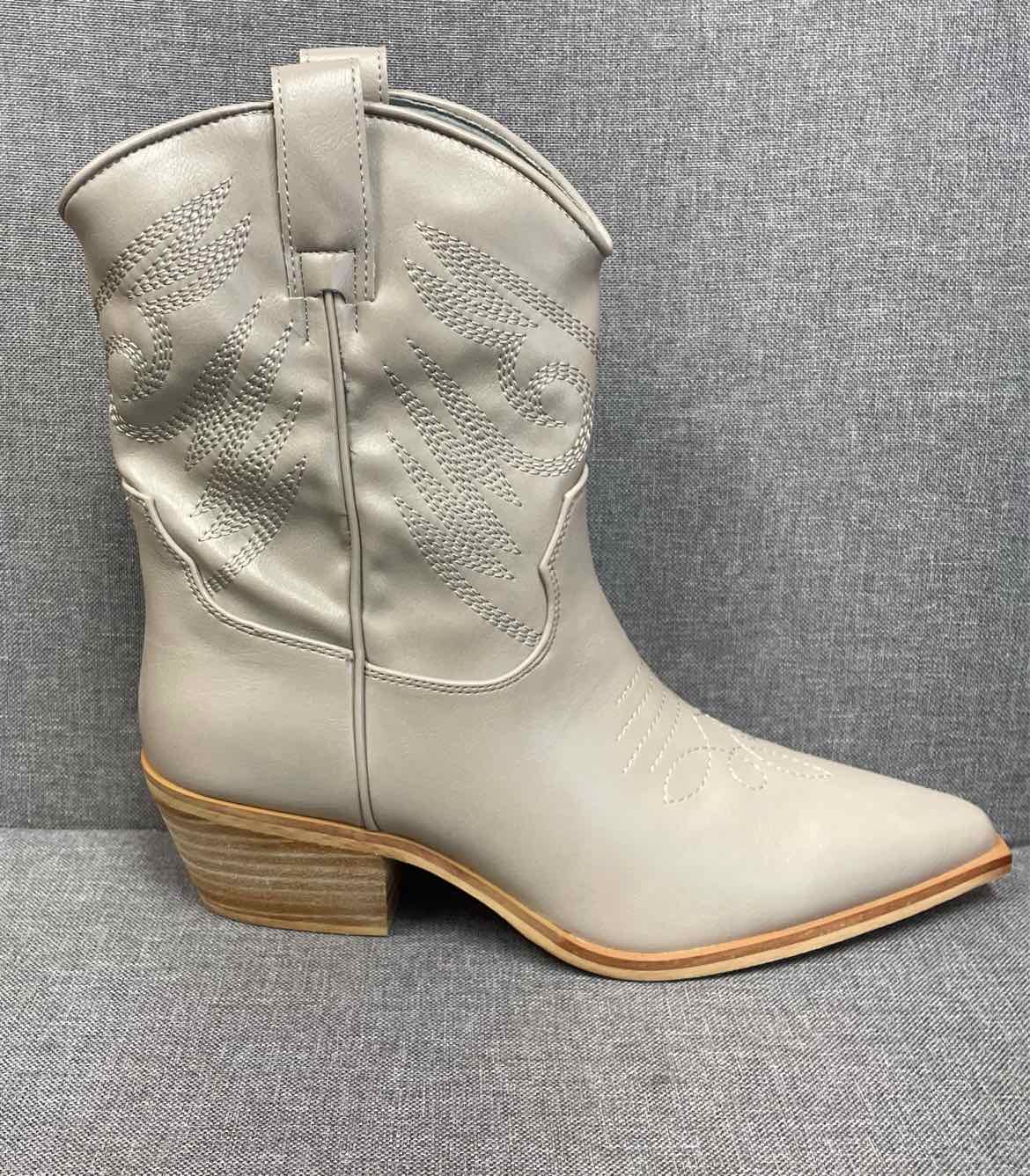 9 Shu Shop Boots
