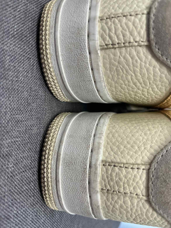 7.5 Nike Sneakers