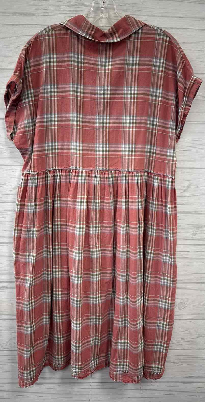 Size M easel Dress