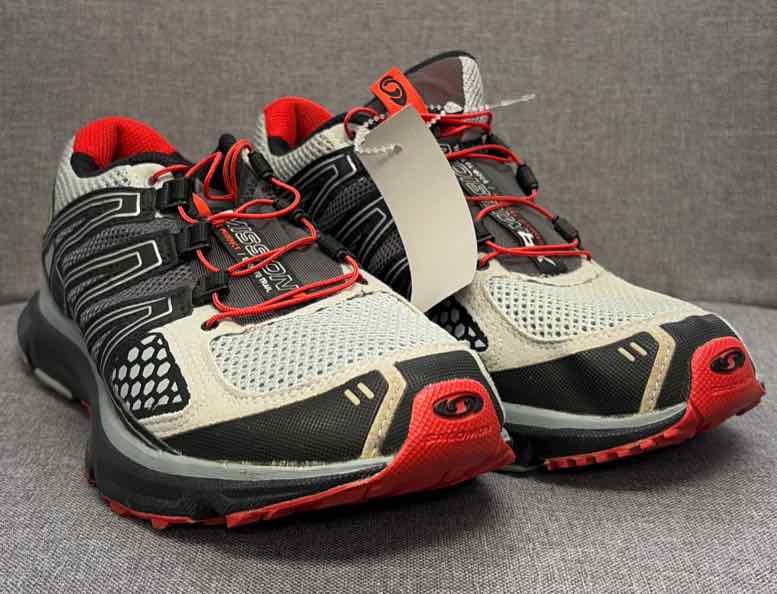 8 Salomon Sneakers
