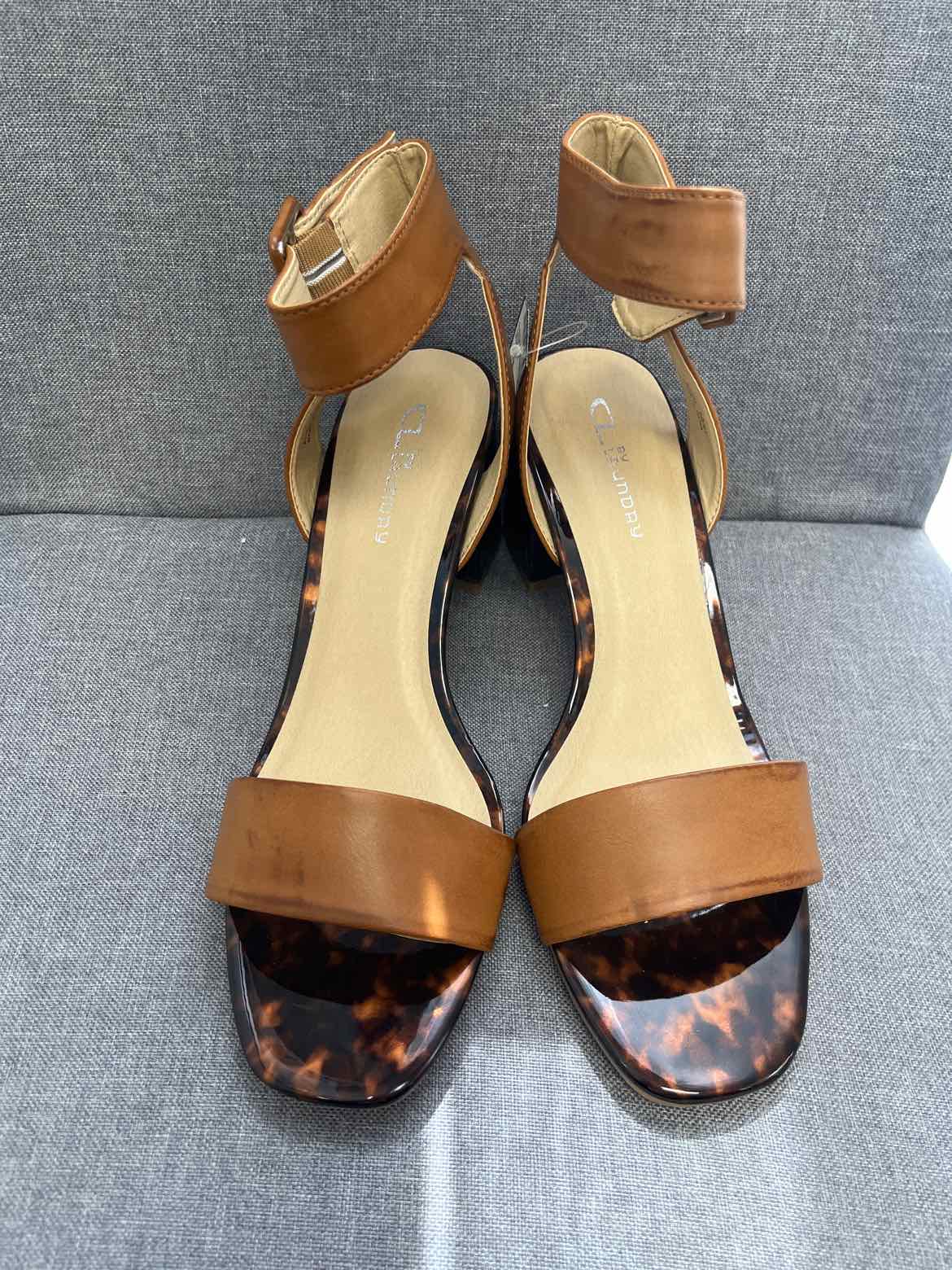 10 CL BY LAUNDRY Sandals