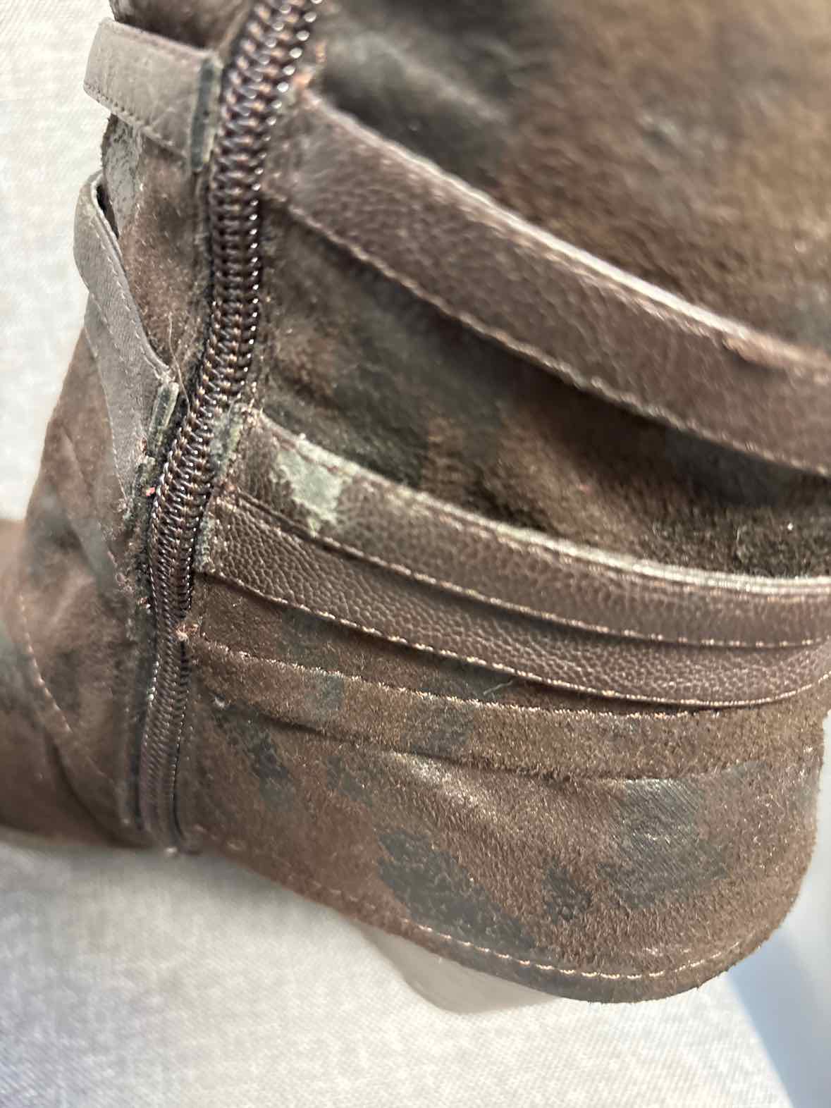 8.5 Baretraps Boots
