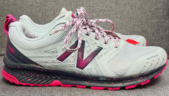 8.5 New Balance Sneakers