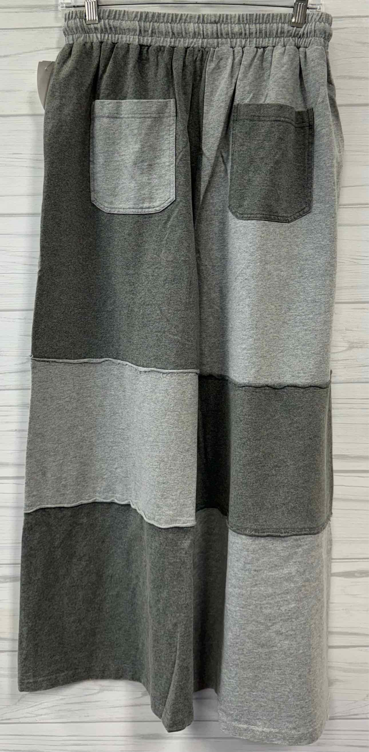 Size M easel Pants