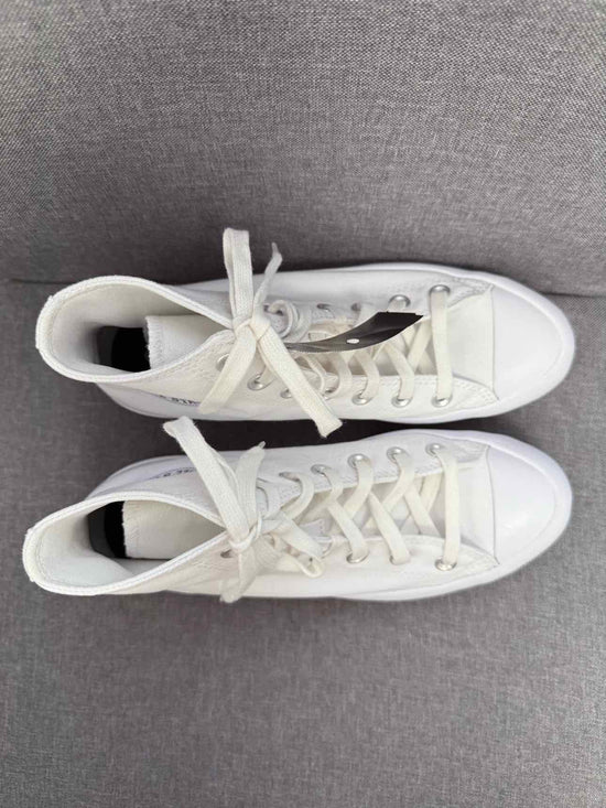 8 Converse Sneakers