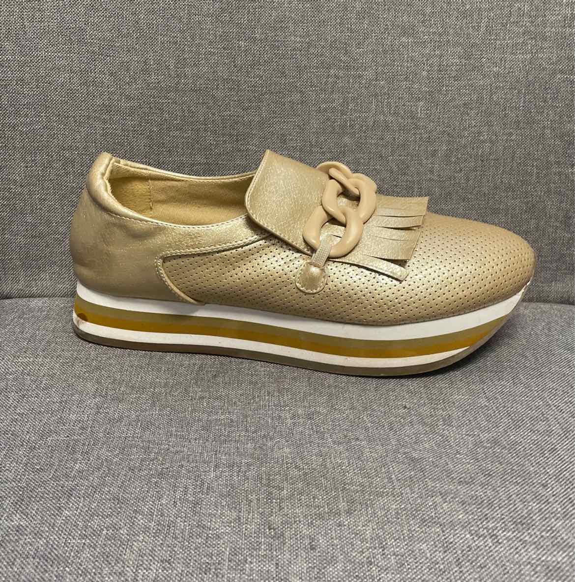8 COCONUTS Loafers