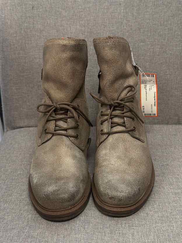 7.5 OTBT Shoes