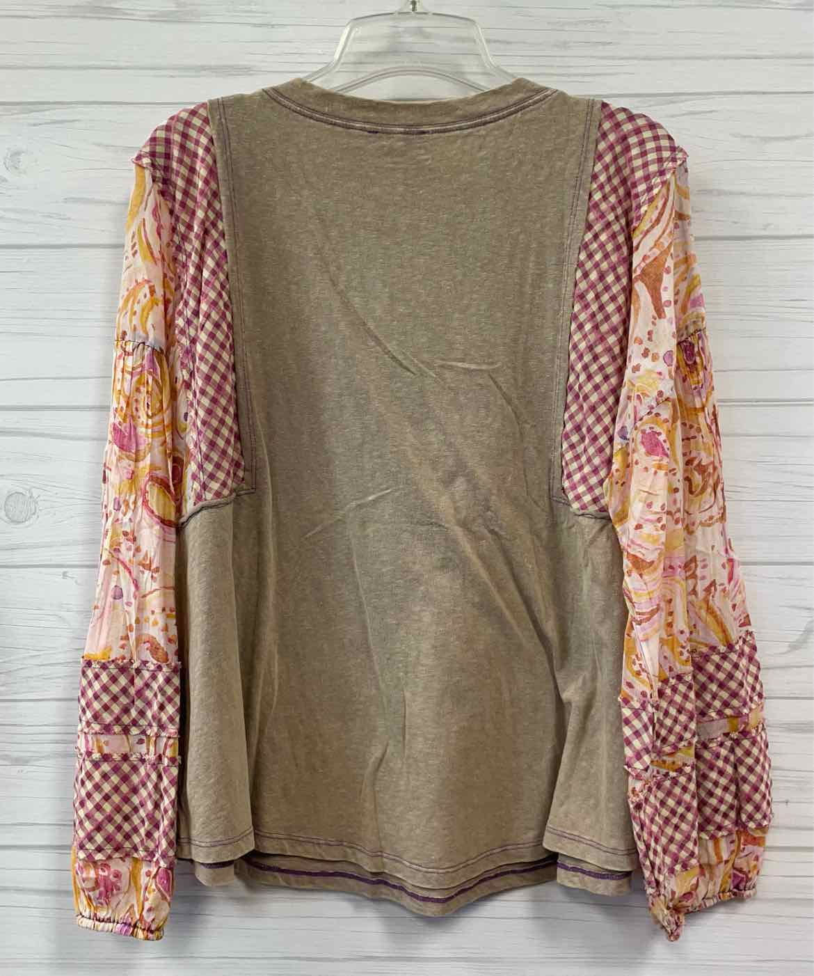 Size M easel Shirt