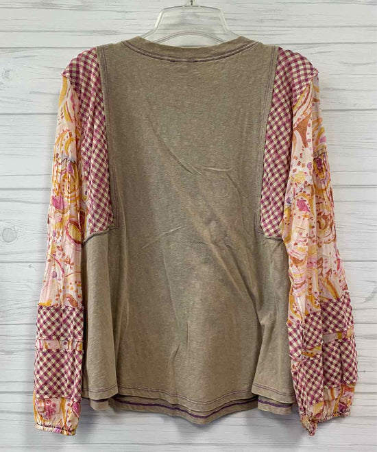 Size M easel Shirt