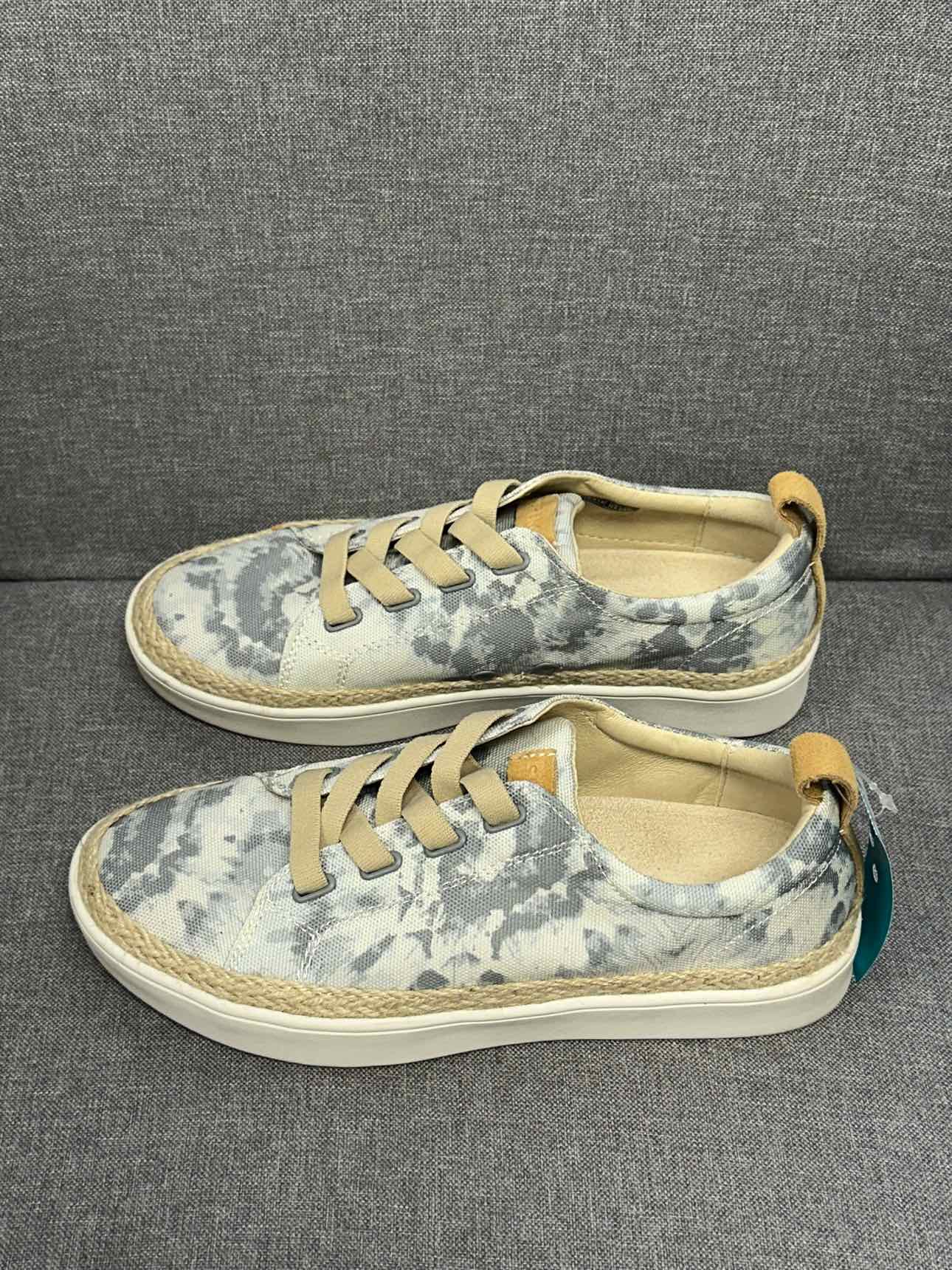 7.5 Spenco Sneakers