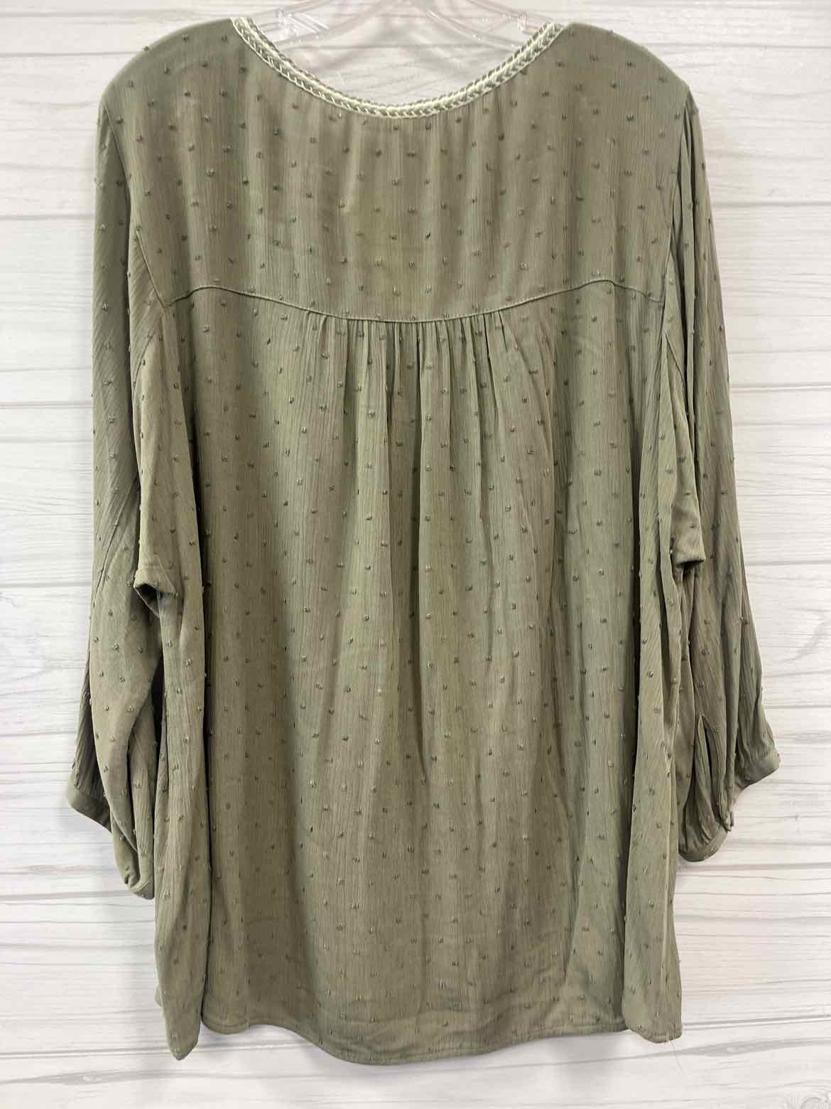 Size 2X black Rainn Shirt