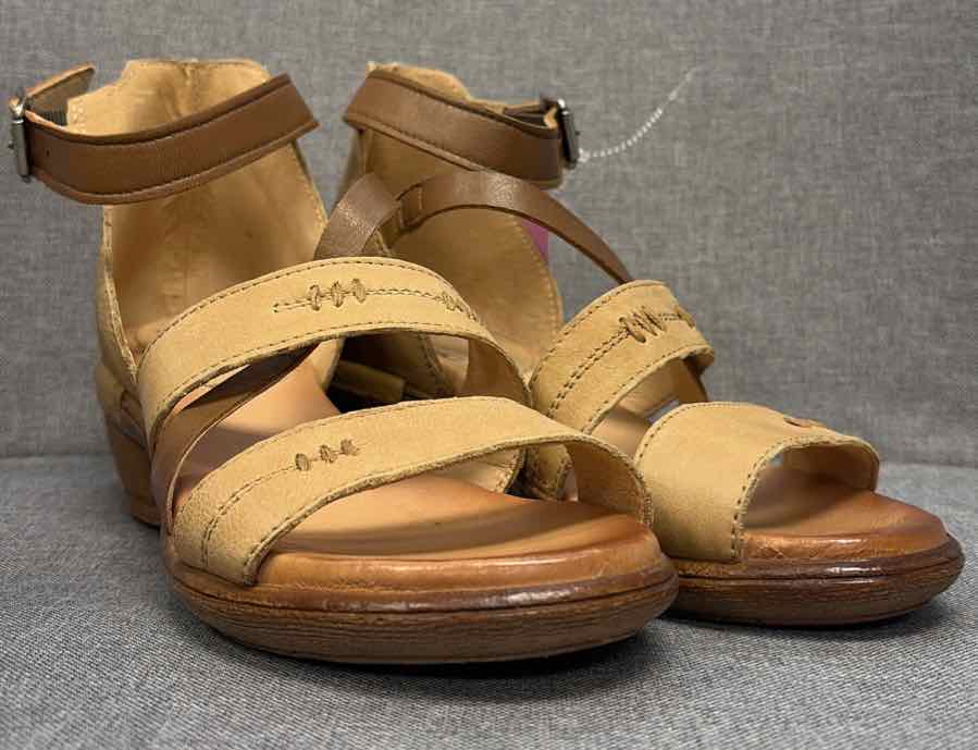 38 Miz Mooz Shoes