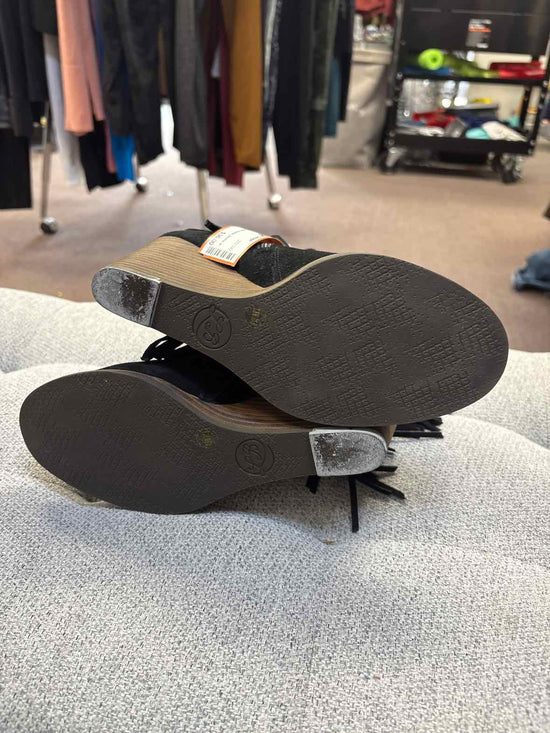 7.5 Lucky Brand Boots