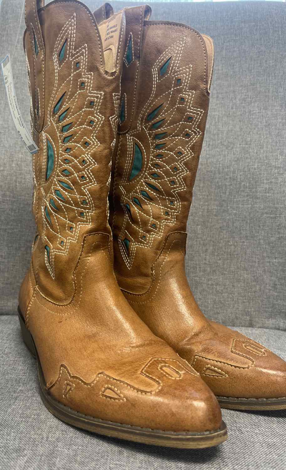 8 COCONUTS Boots