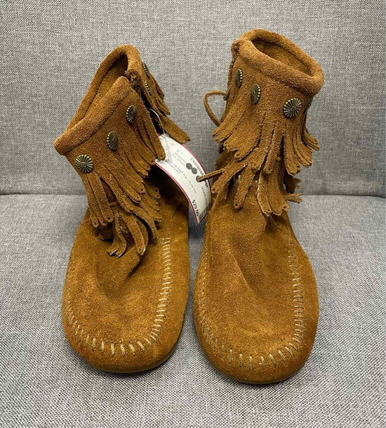 8.5 Minnetonka Moccasins