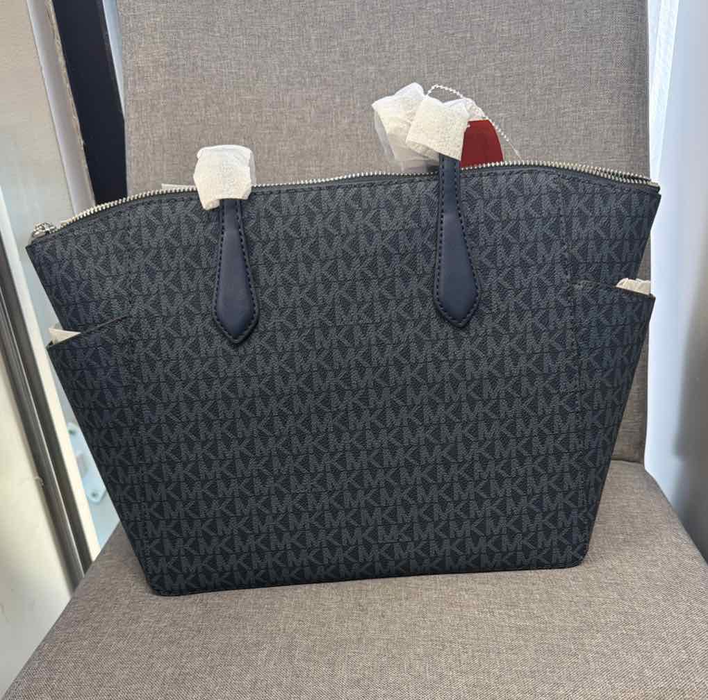 Micheal Kors Purse