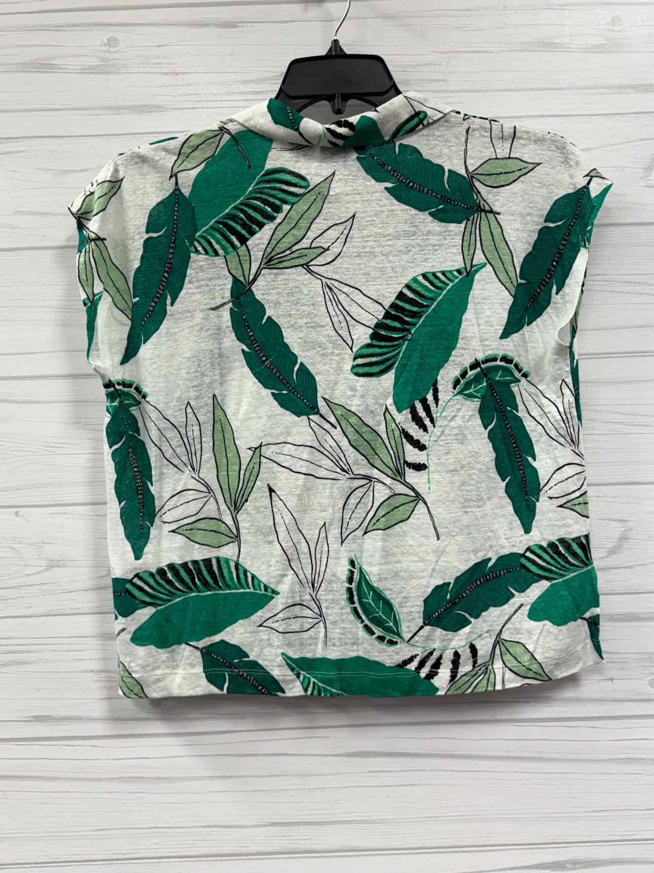 Size M Tahari Shirt