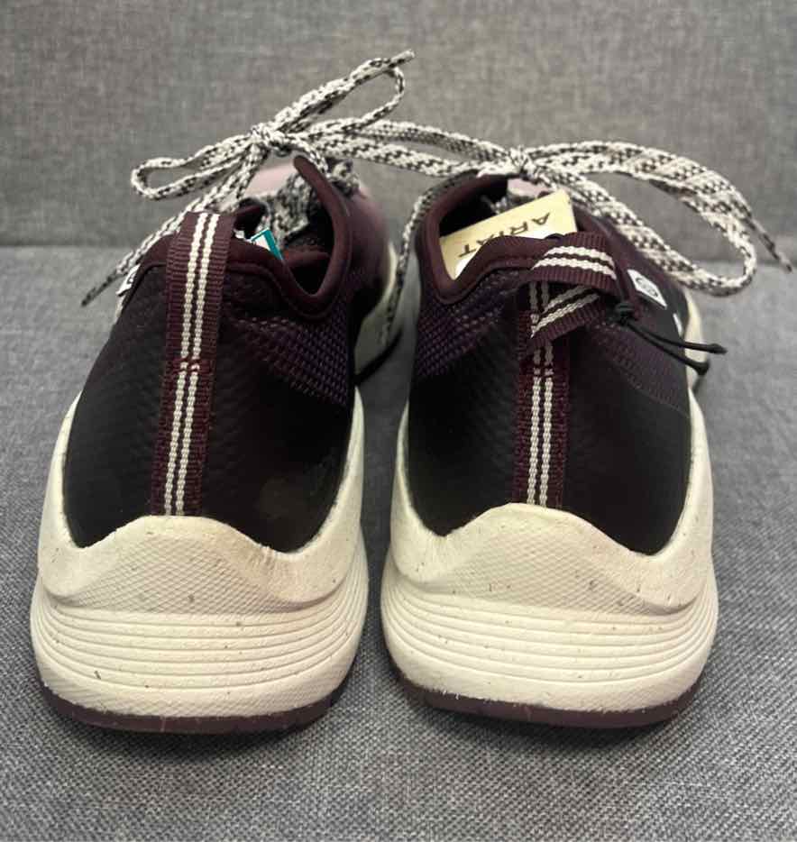 9 Ariat Sneakers