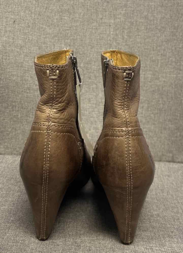 7.5 FRYE Boots