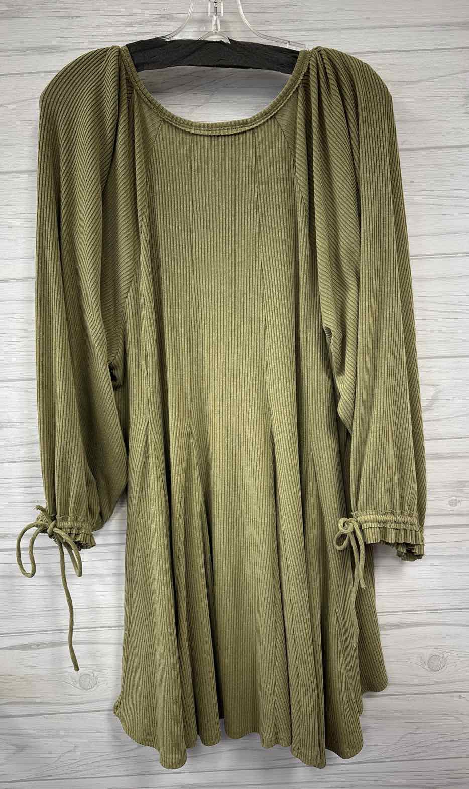 Size M GiGio Dress