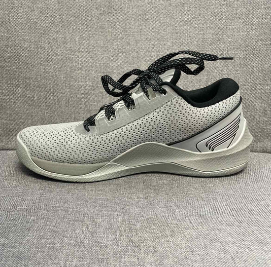7.5 TYR Sneakers