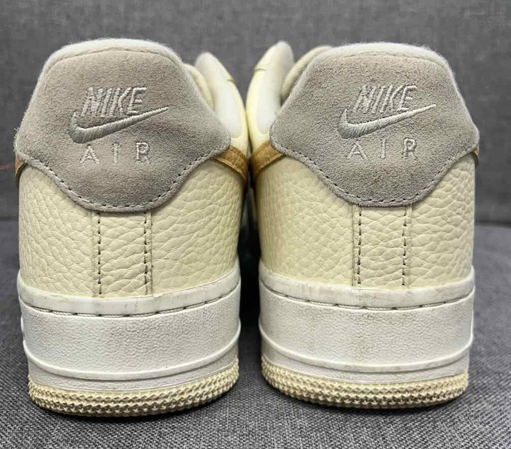 7.5 Nike Sneakers