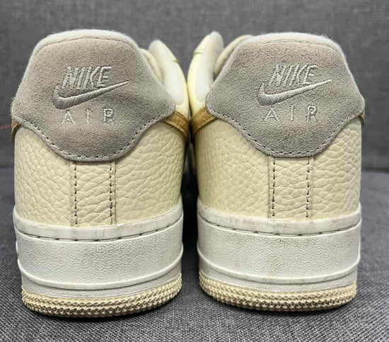 7.5 Nike Sneakers