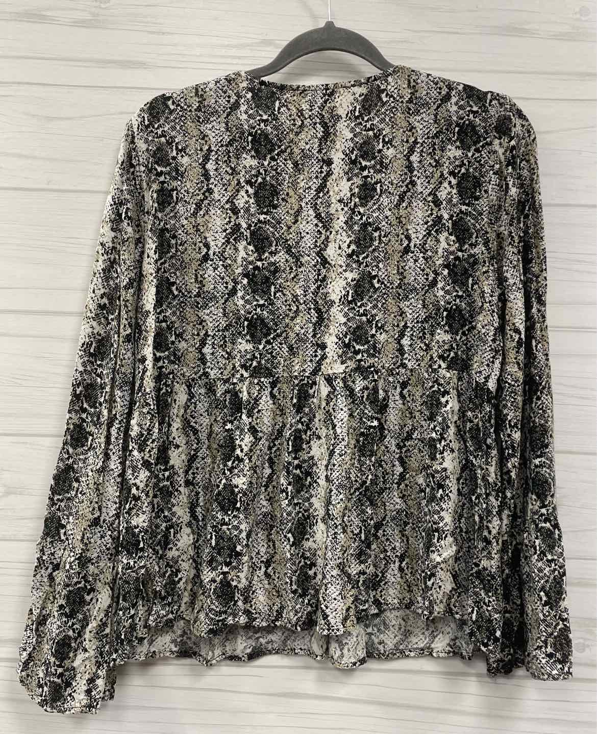 Size M Savanna Jane Shirt