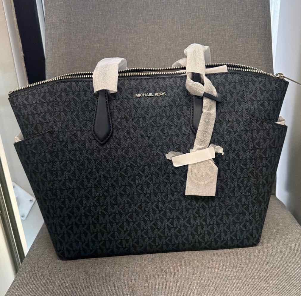 Micheal Kors Purse