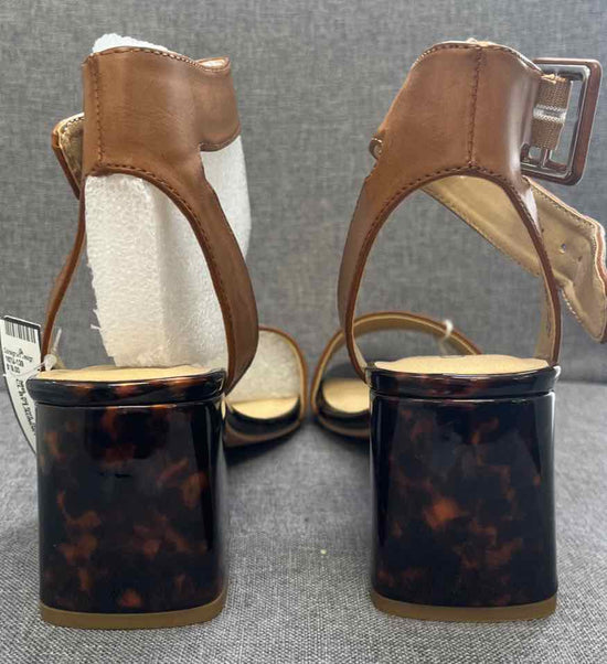 8 CL BY LAUNDRY Sandals