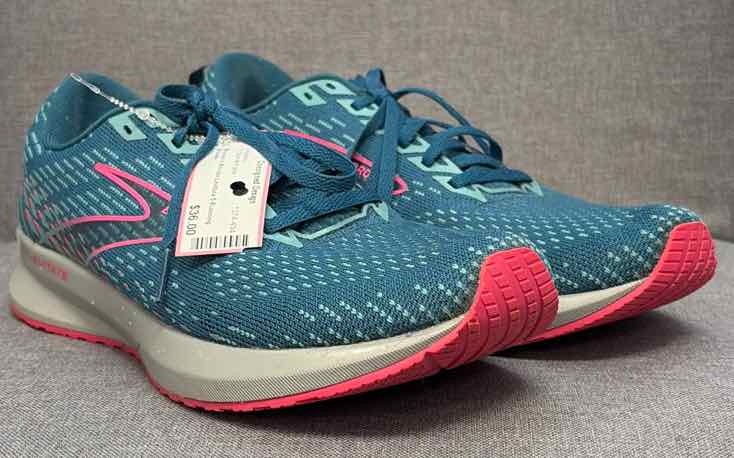 11 Brooks Sneakers
