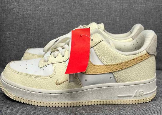 7.5 Nike Sneakers