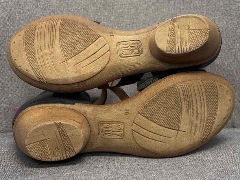 38 Miz Mooz Shoes