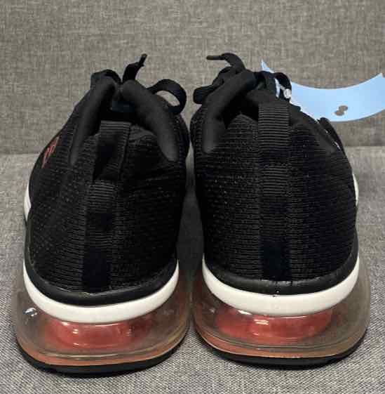 8.5 Sketchers Sneakers