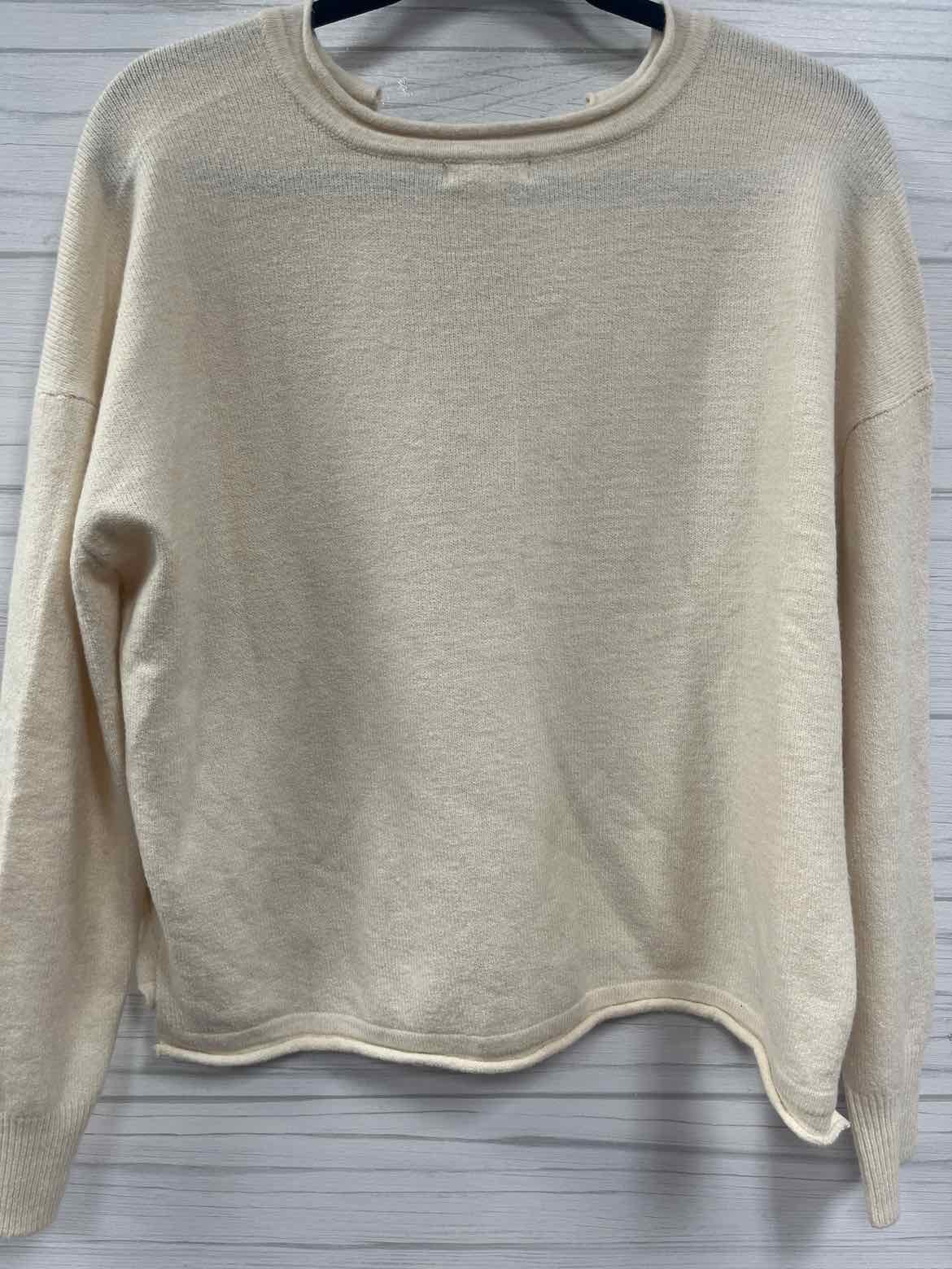 Size M Blu Pepper Sweater