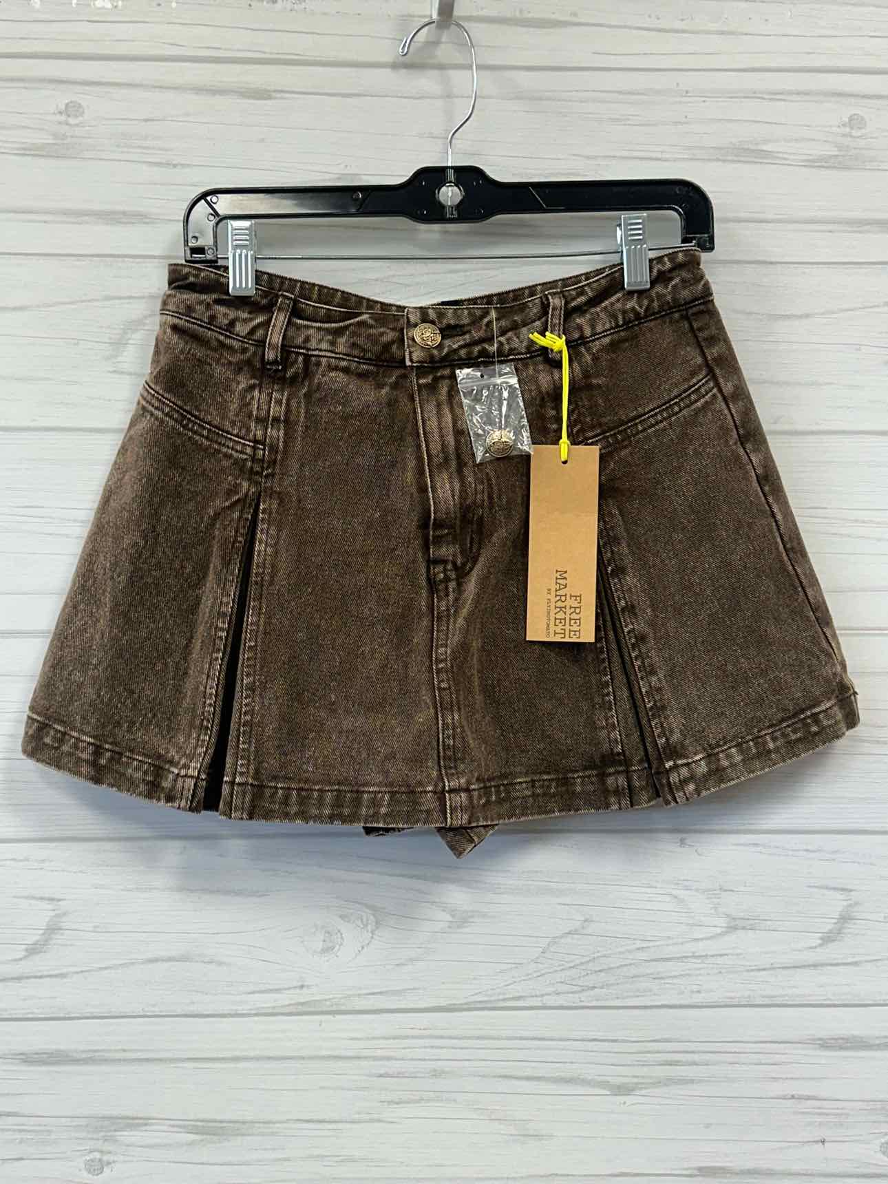 Size M Free Market skort