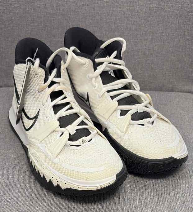 8.5 Nike Sneakers