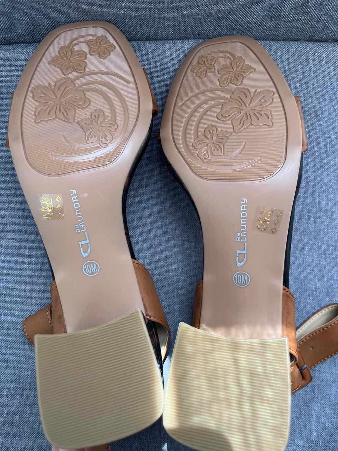 10 CL BY LAUNDRY Sandals