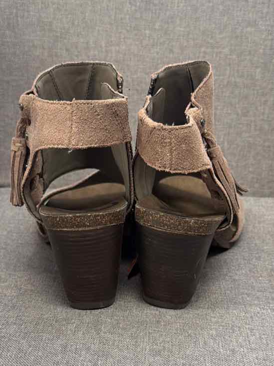 7.5 OTBT Shoes