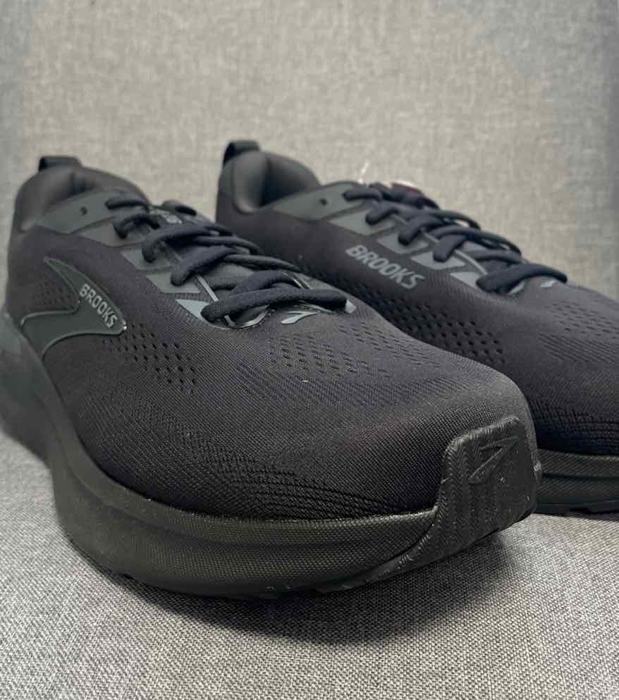 15 Brooks Sneakers