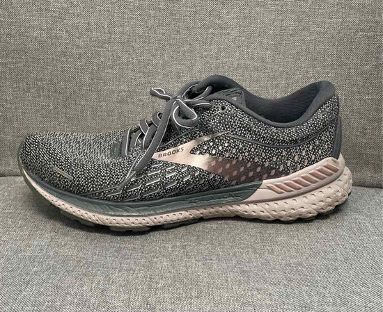 9.5 Brooks Sneakers